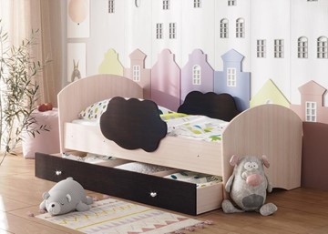 Детская кровать с бортиками Тучка с ящиком, корпус Дуб млечный, фасад Венге в Сызрани